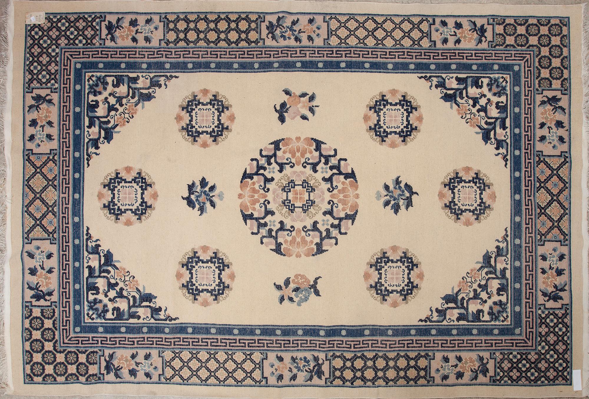 MATTA, Kina. Ca 241x166 cm.