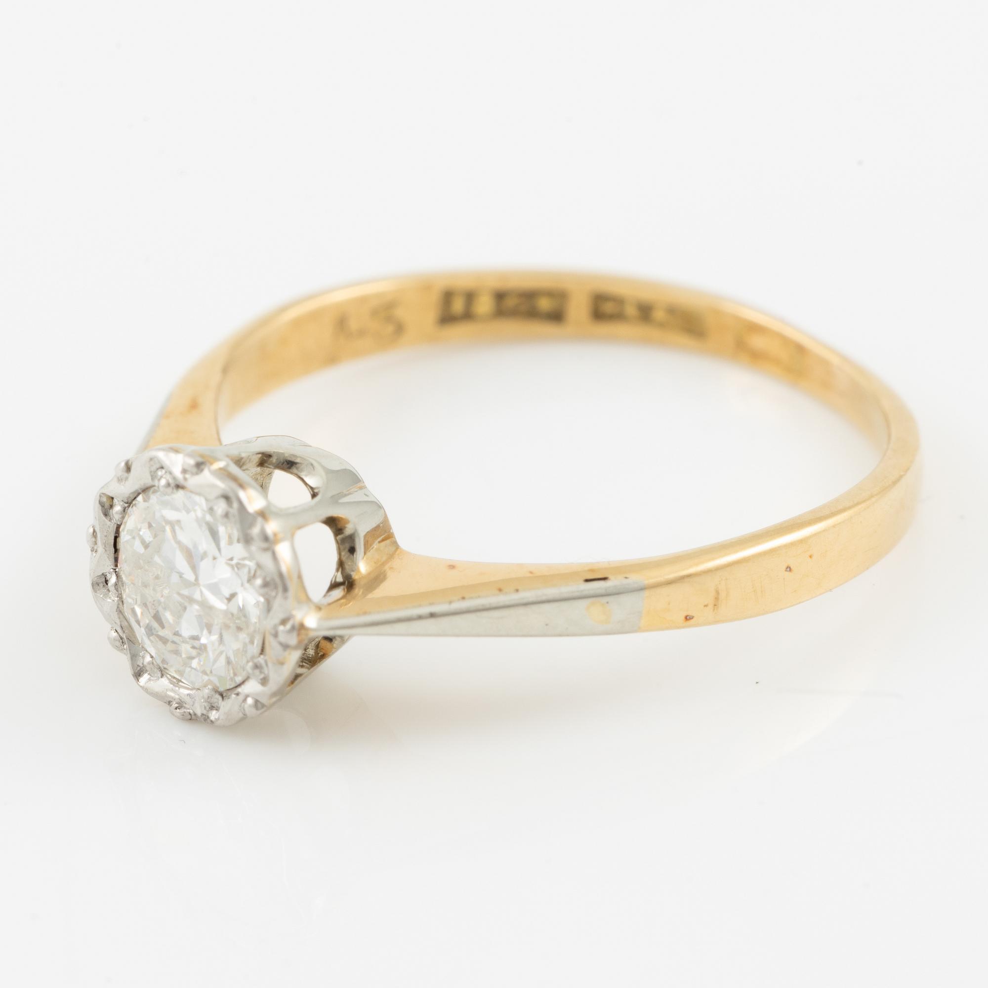 Ring, 18K guld och platina med briljantslipad diamant.