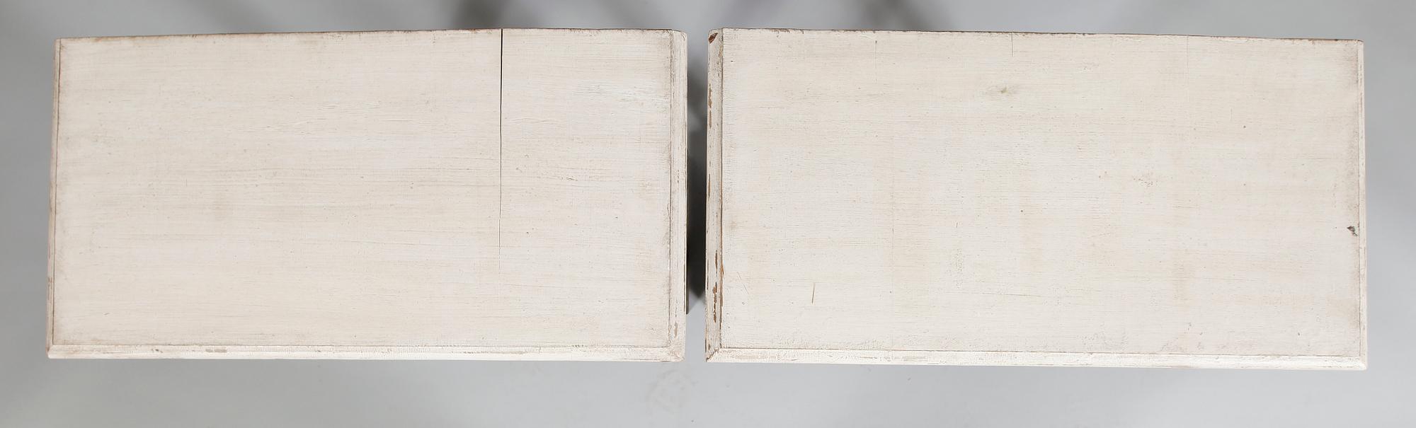 KONSOLBORD, 1 par, gustaviansk stil, 1900-talets första hälft.