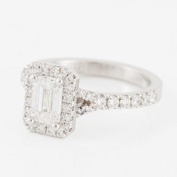 Ring, 18K white gold with an emerald-cut diamond and brilliant-cut diamonds, Sweet Rocks. Accompanied by GIA dossier.