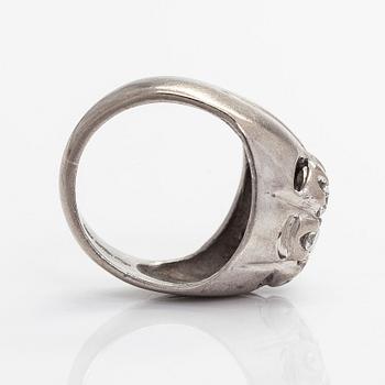 Ring, briljantslipade diamanter, 14K vitguld, 2006.
