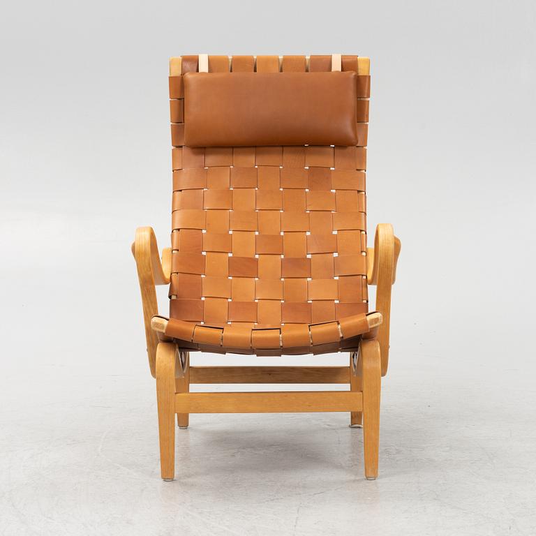 Bruno Mathsson, fåtölj, "Pernilla", Firma Karl Mathsson, Värnamo, 1974.