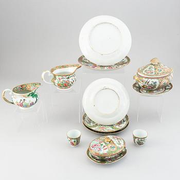 A part Canton famille rose service, Qing dynasty, late 19th century (12 pieces).