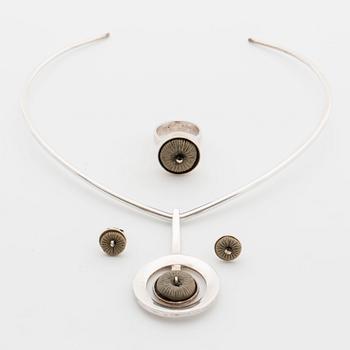 Collier with pendant, earrings and ring, "Fossil", silver with fossil. Ibe Dahlquist.