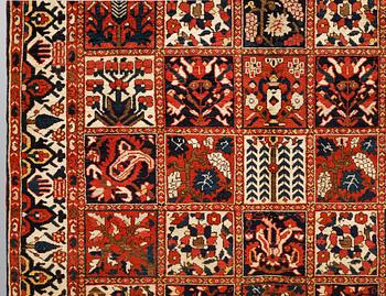 A Baktiari carpet, approx. 313 x 170 cm.