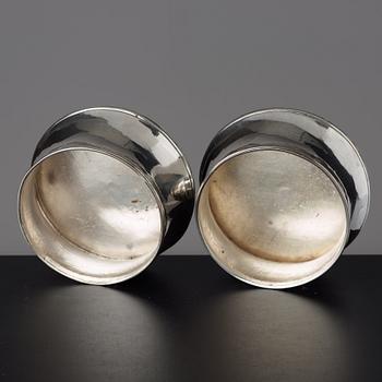 TOILETTEASKAR ett par, av Johan Gustaf Ahlgren (verksam i Stockholm 1771-99), gustavianska.