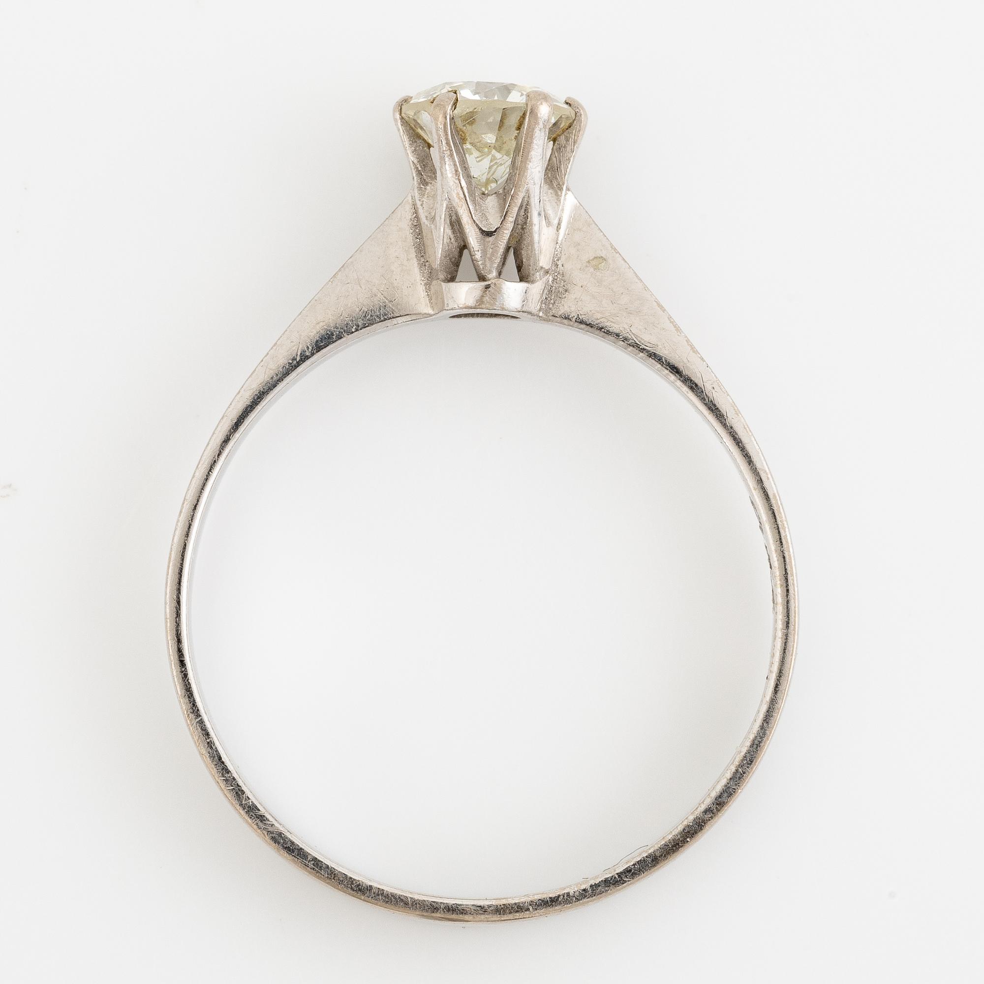 Ring, 18K white gold with brilliant-cut diamond 0.58 carat.