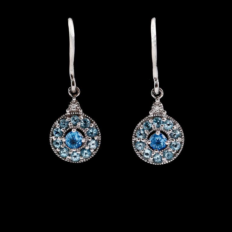 ÖRHÄNGEN, 1 par, 10 k vitguld, topaser, briljantslipade diamanter tot 0.01 ct.
