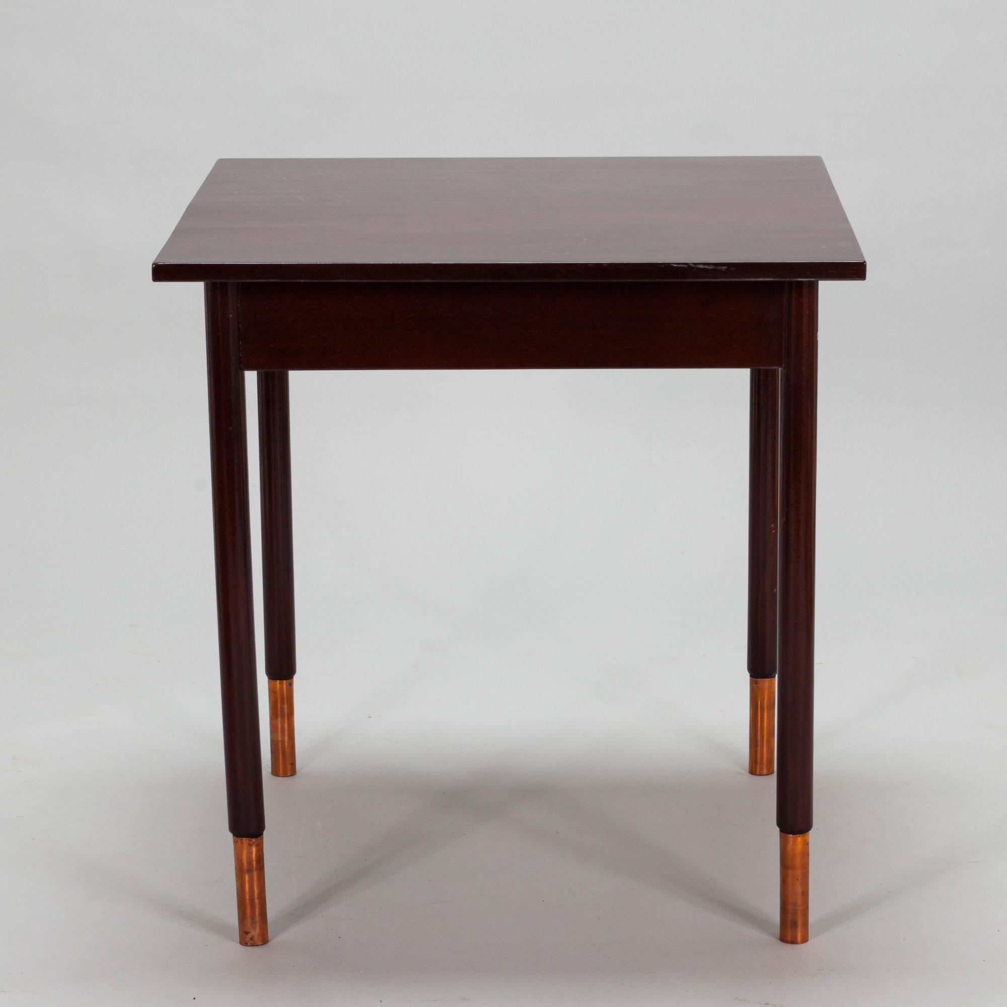 Bernhard Häkli, A Finnish Jugend table and six chairs, Vihdin Puuseppäin Huonekaluliike 1911.