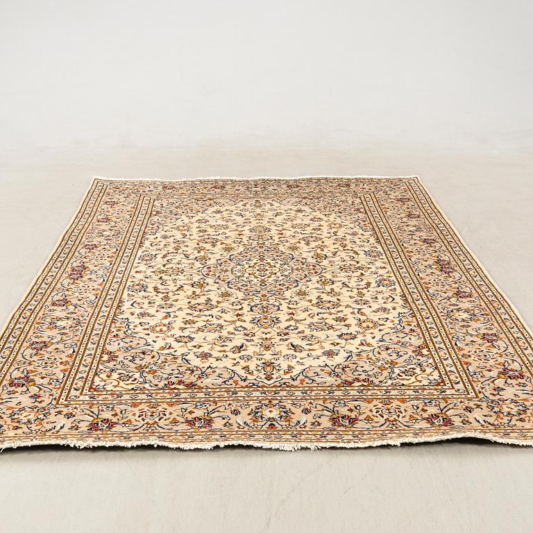 Oriental rug, old, approx. 299x196 cm.