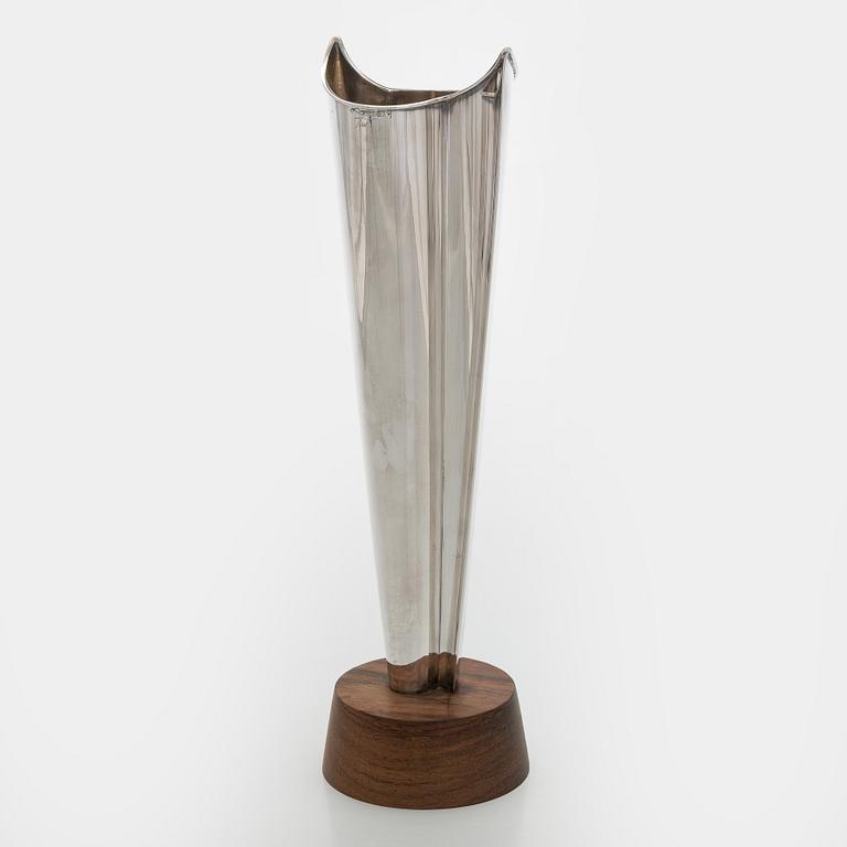 Tapio Wirkkala, vas, sterlingsilver och palisander, TW 228, "Liekki" (Flamma), Kultakeskus, Tavastehus.