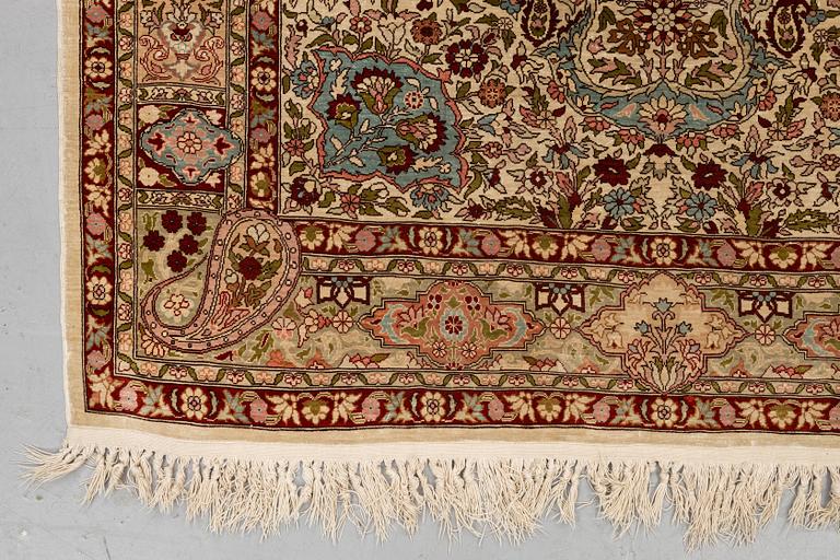 Matta Old silke Hereke, ca 152 x 110 cm.