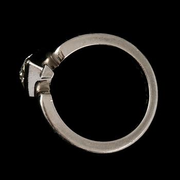 RING, platina med navetteslipad diamant, ca 0.90 ct, Gunnar Fahlström, Stockholm, 2007. Vikt 14 g.