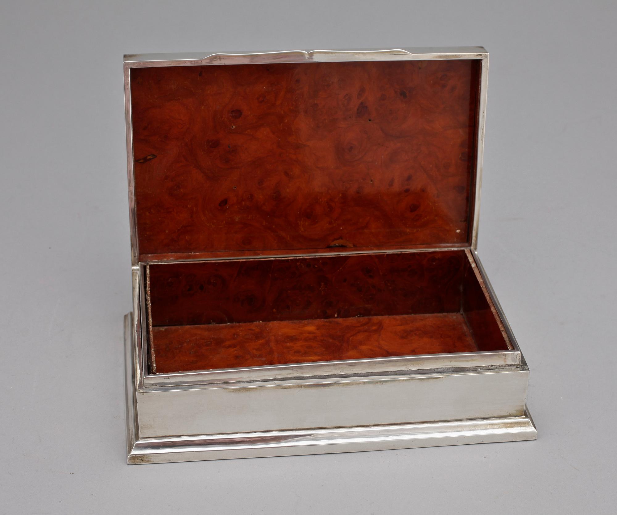 CIGARETTSKRIN, Sterlingsilver, Thailand, 1900/2000-tal. Totalvikt 713 g (ink isats).