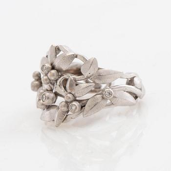 Ole Lynggaard, ring, "Spring", 18K vitguld med runda briljantslipade diamanter.
