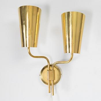 A mid-20th century 'EY 45' wall light for Itsu, Finland.