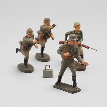 Ca 210 toy soldiers, mostly tin soldiers and from Elastolin, first half of/mid 20th century.