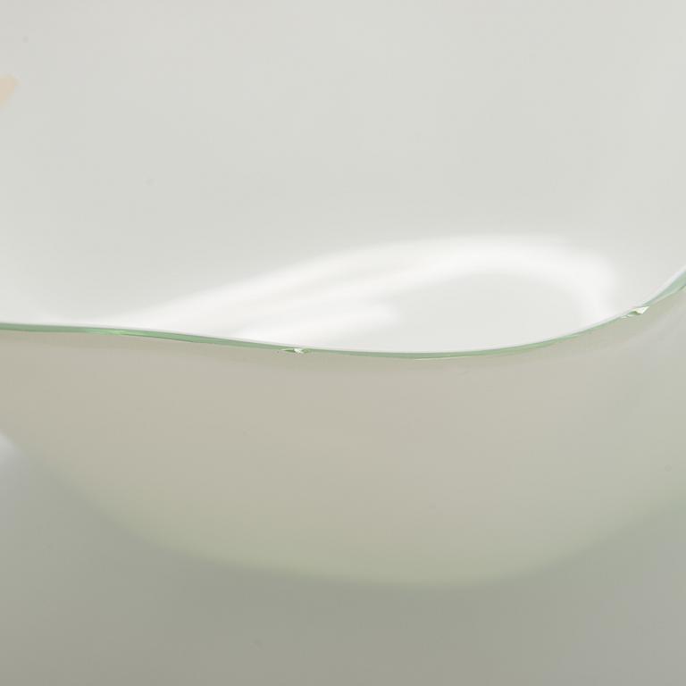 Alvar Aalto, 1 osa lasiveistoksesta, ”Aallon-kukka” 9767C, signeerattu Alvar Aalto Karhula.