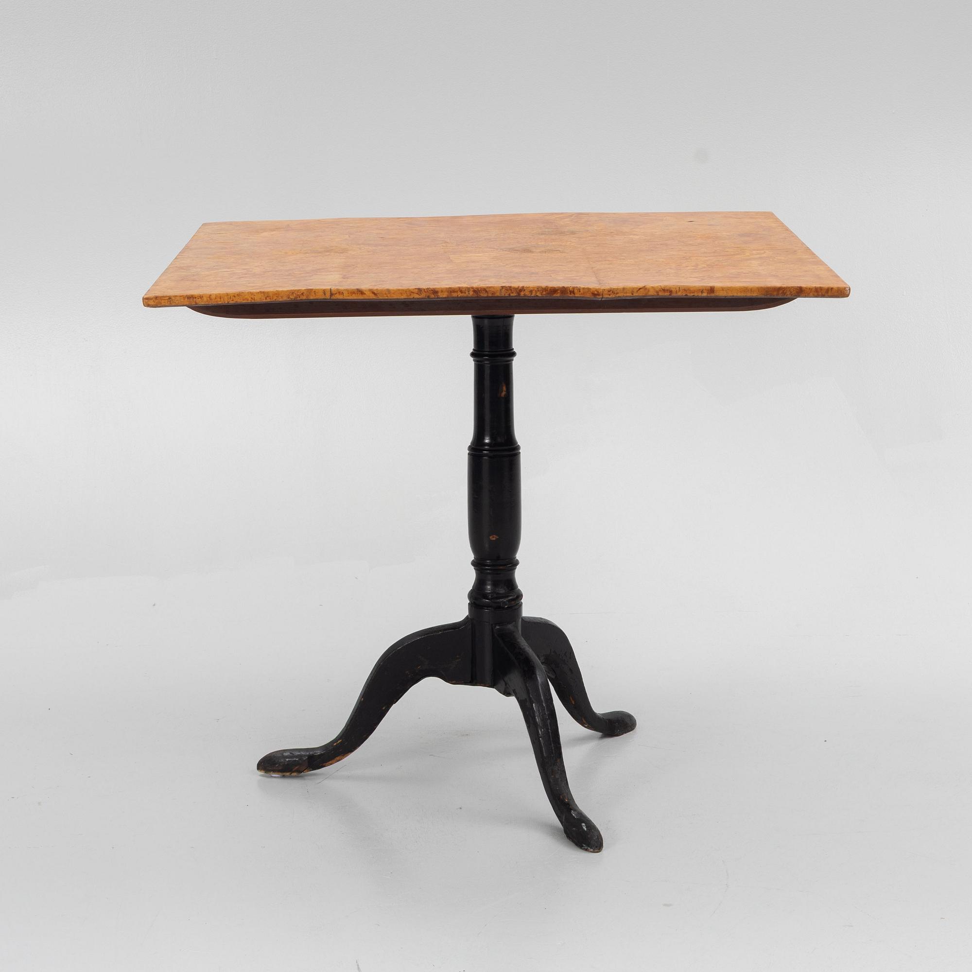 A folding table by Lars Erik Lindell (master in Köping, Sweden 1818-1843).