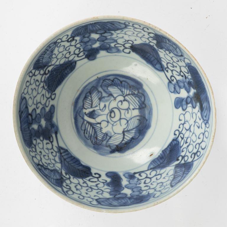 A blue and white bowl, Ming dynasty (1368-1644).