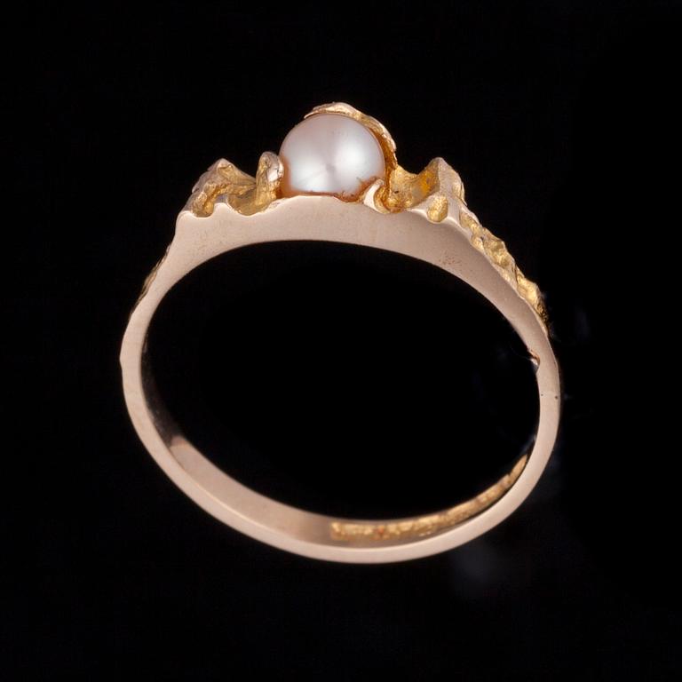 BJÖRN WECKSTRÖM, RING, "Litet ord" 14K guld samt pärla. Lapponia 1977.