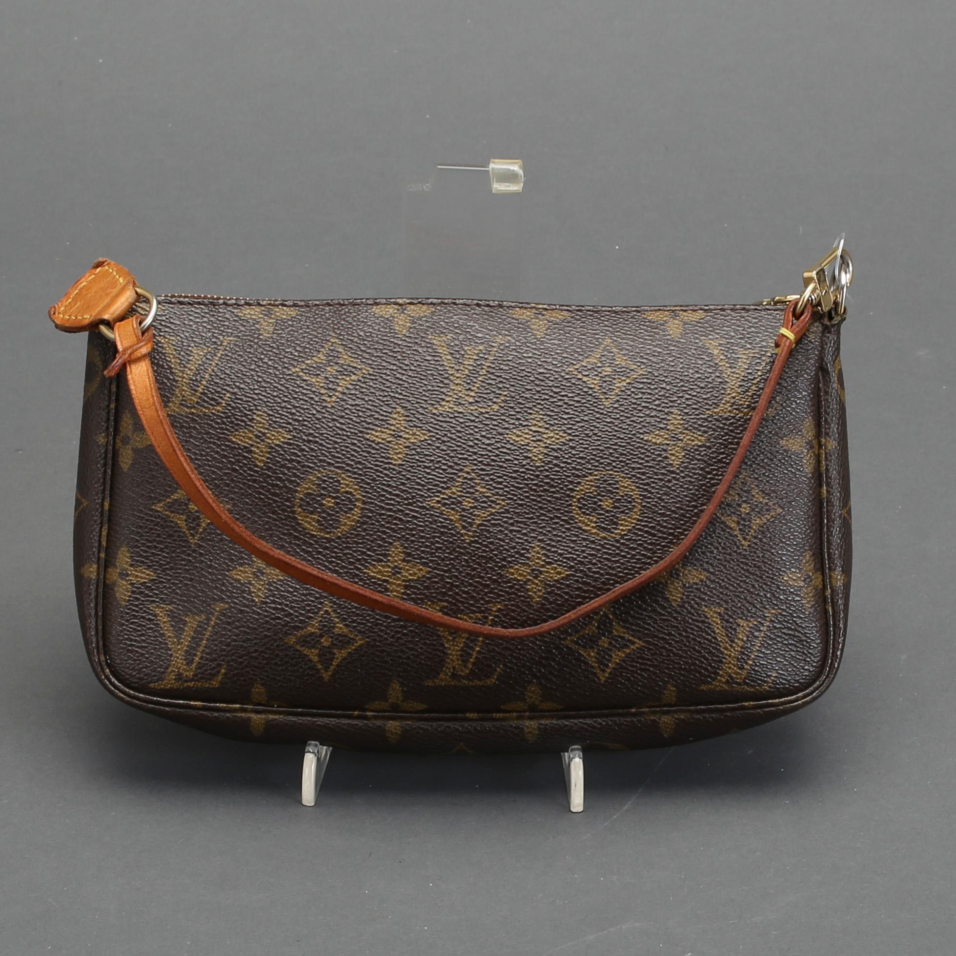 VÄSKA, "Pochette" Louis Vuitton.