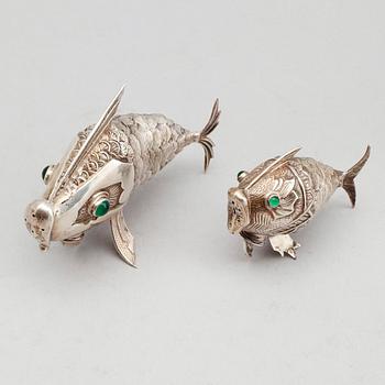 PEPPARKAR, 2 st, silver, Spanien, 1900-tal. Vikt ca 73 gram.