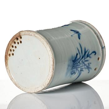 A blue and white Transitional chop stick holder, 17th Century.