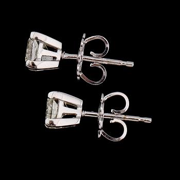 ÖRHÄNGEN, 1 par, 18 k vitguld, solitära princesslipade diamanter tot ca 1.48 ct.