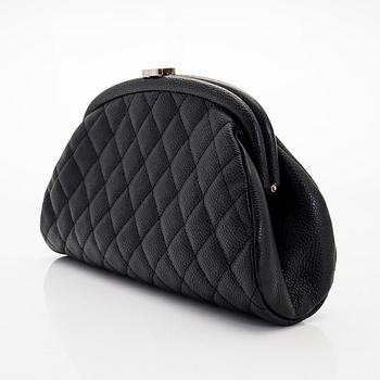 Chanel, A caviar leather clutch, 2006-2008.