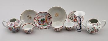 SAMLING KINESISKT PORSLIN, 9 delar, Qianlong 1736-1795.
