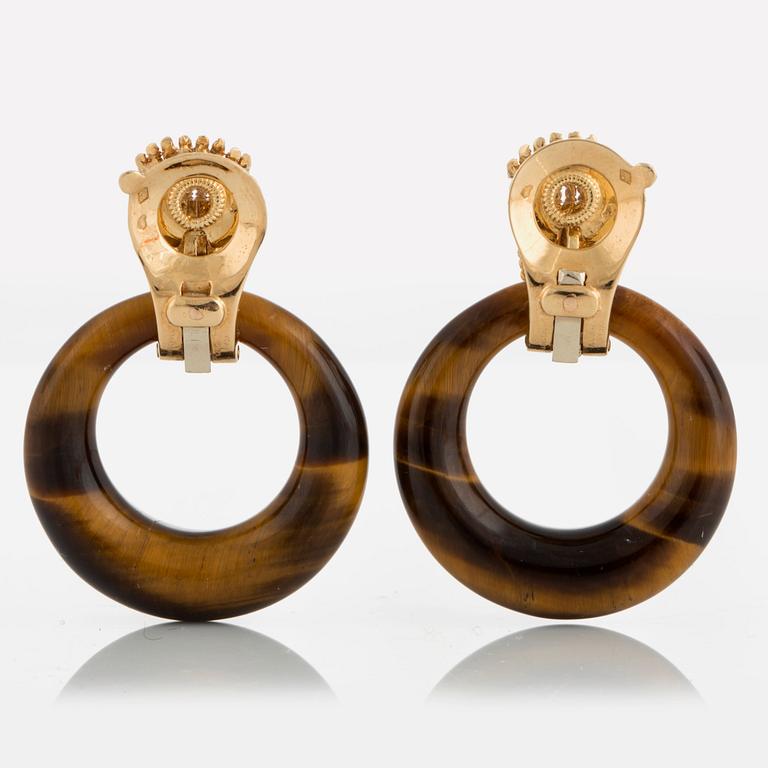 Van Cleef & Arpels ett par örhängen "Doorknocker" 18K guld med tre par utbytbara ringar.