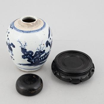 A blue and white 'playing boys' jar, Qing dynasty, Kangxi (1662-1722).