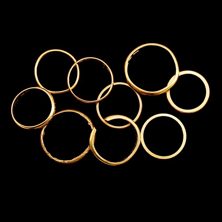 RINGAR, 9 st, 23 k guld. Vikt ca 47 gram.