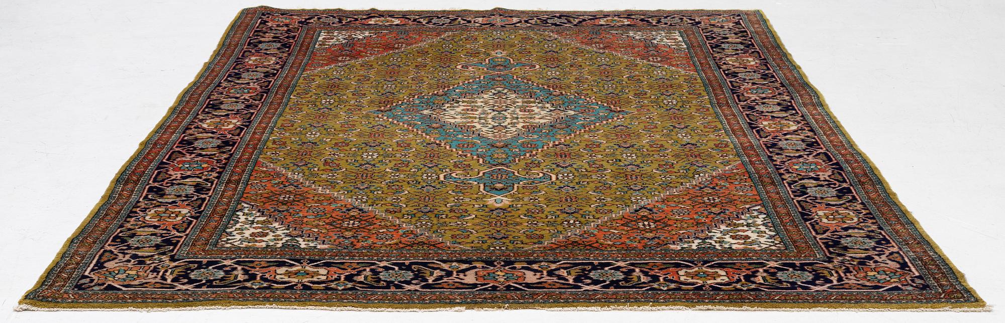 Matta, orientalisk, ca 272 x 208 cm.