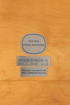 Bruno Mathson & Piet Hein, coffee table, "Superellipse", Bruno Mathsson International Fritz Hansen.