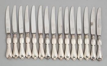 SMÖRGÅSKNIVAR, 15 st, silver, bla GAB, Stockholm, 1952. Total vikt med stålblad ca 620 gram.