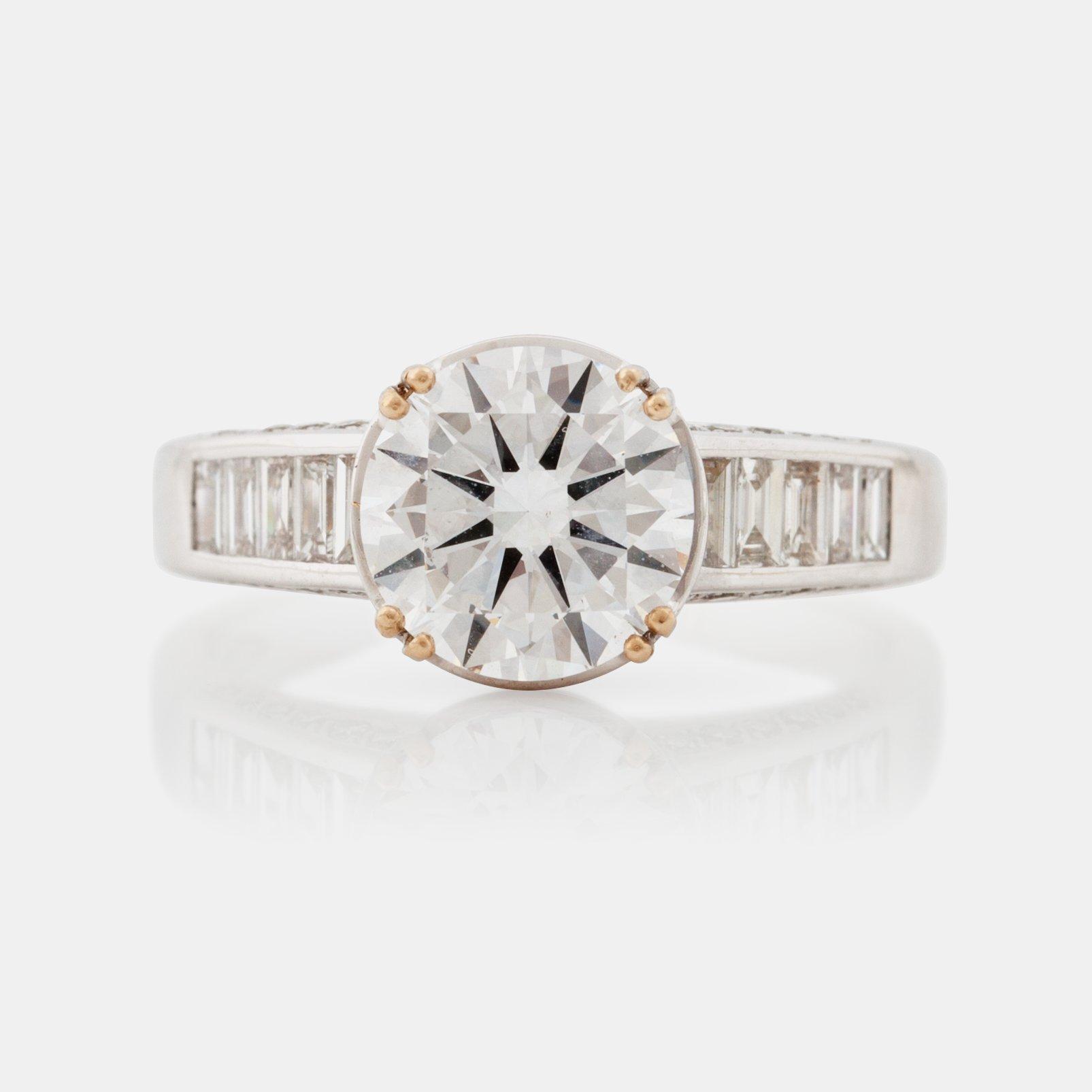 RING with brilliant cut diamond 2.00cts. Quality D/VS2 according to HRD certificate.