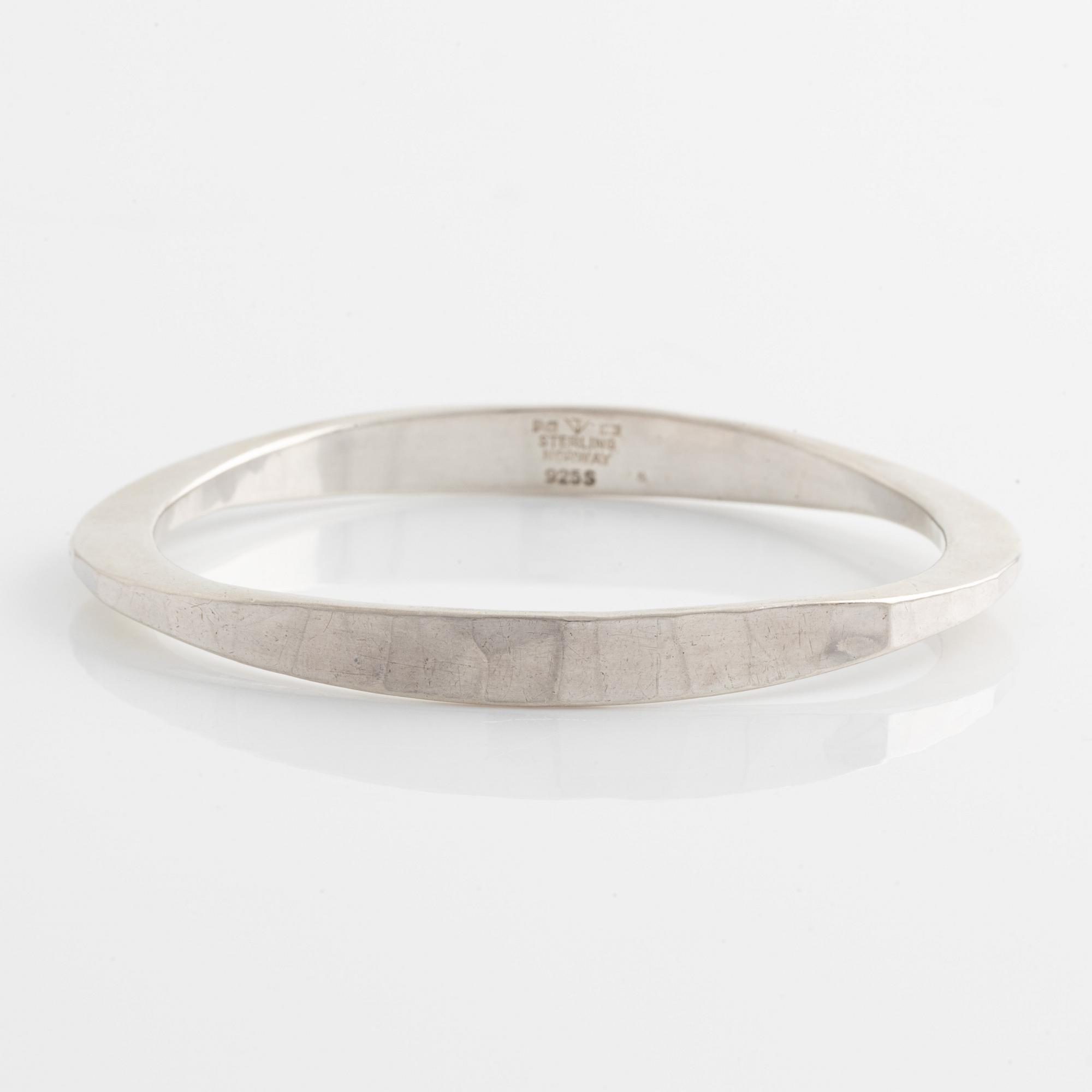 Tone Vigeland, bangle, sterling silver, Norway.