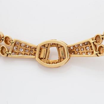 An 18K gold necklace and bracelet.