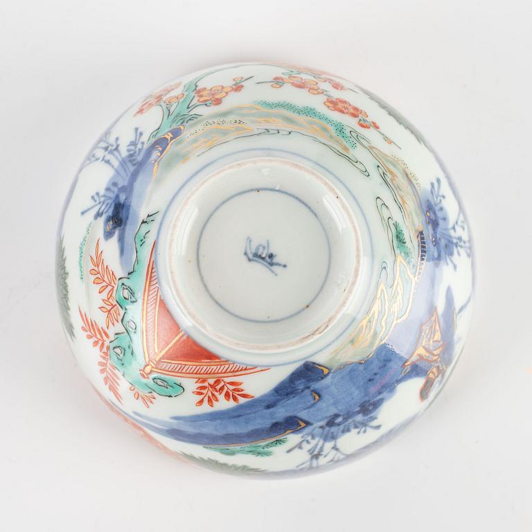 Two porcelain bowls, China and Japan, 18/19th century.