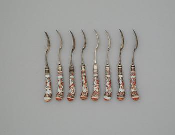 Bestick, 28 stycken, med porslinskaft. Qingdynastin, Qianlong (1736-95).