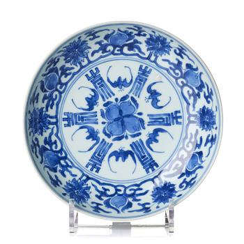 896. A blue and white dish, Qing dynasty, Kangxi (1662-1722).