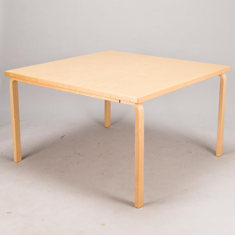 ALVAR AALTO, A model 84 table, Artek, 2008.