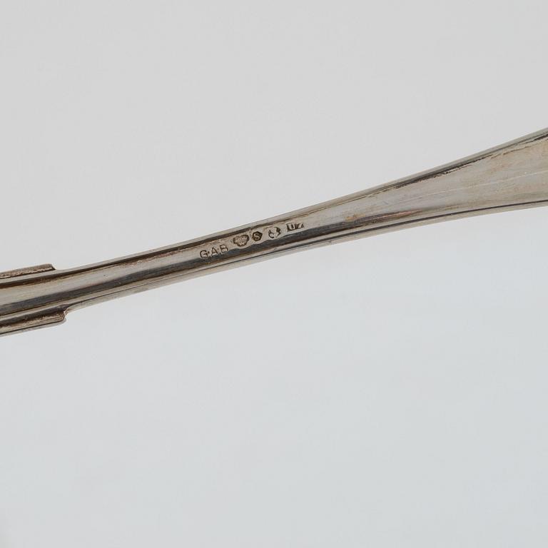 Bestickuppsättning i schatull, silver, 105 delar, modell "Svenskt spets", Svenska importstämplar samt GAB, 1919-23.