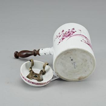 CHOKLADKANNA. Porslin, Meissen, Omkring 1800.
