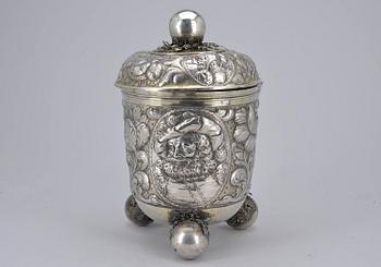 BÄGARE med LOCK, silver, möjligen Nürnberg, 1800-tal. Vikt 1140 g.