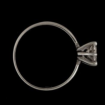 RING, 14k guld med briljantslipad diamant ca0,58ct. Vikt 2,8g.