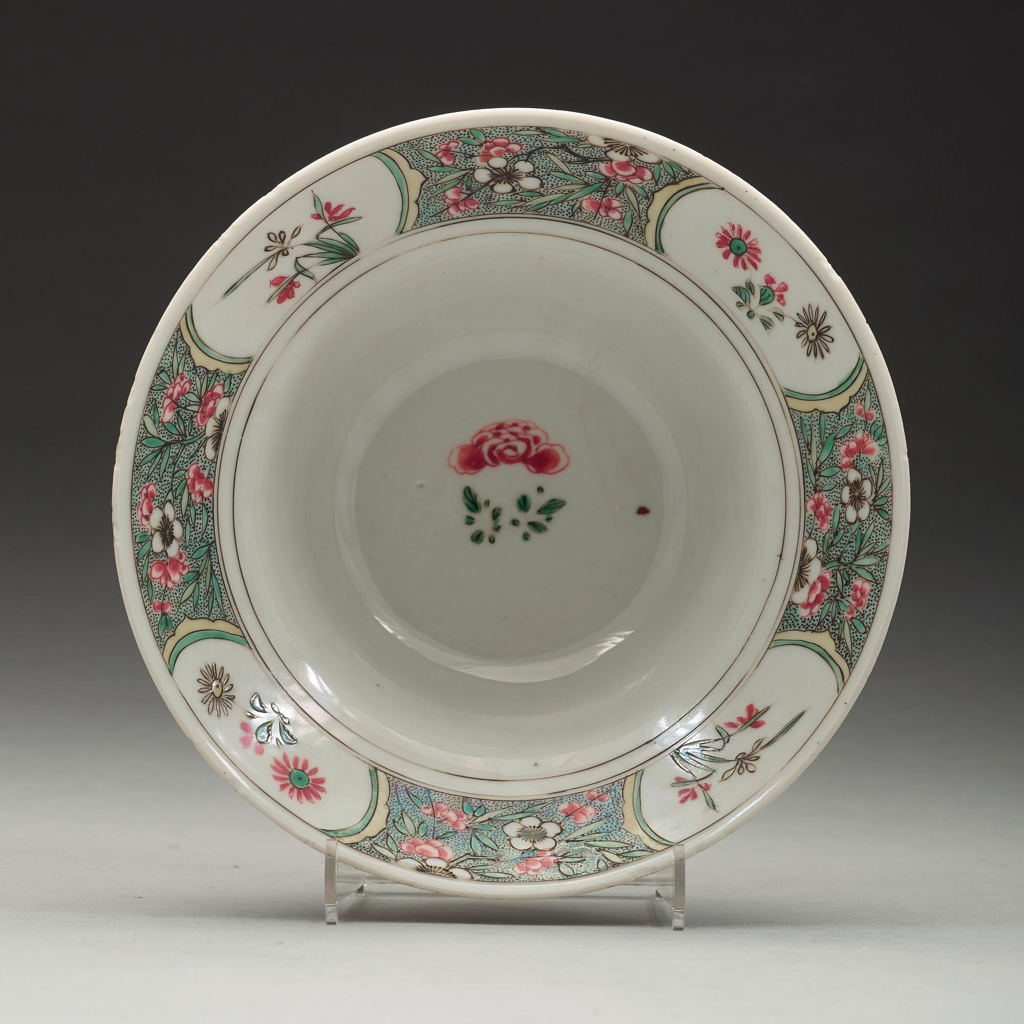 SKÅL, porslin. Qingdynastin, Kangxi (1662-1722).
