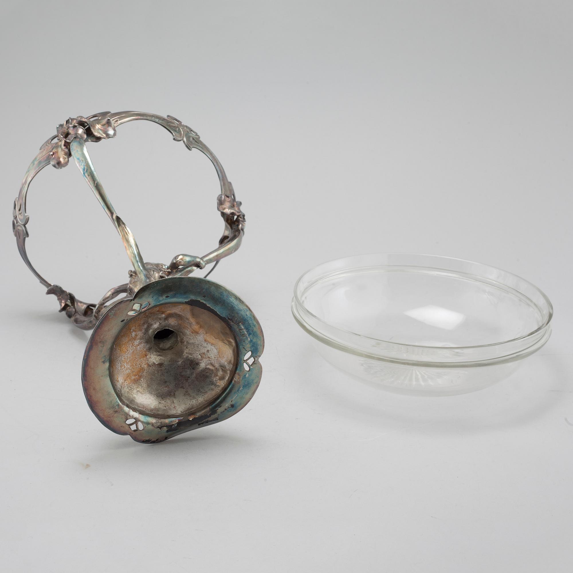 A jugend glass bowl on stand in EPNS, beginning of the 20th century.